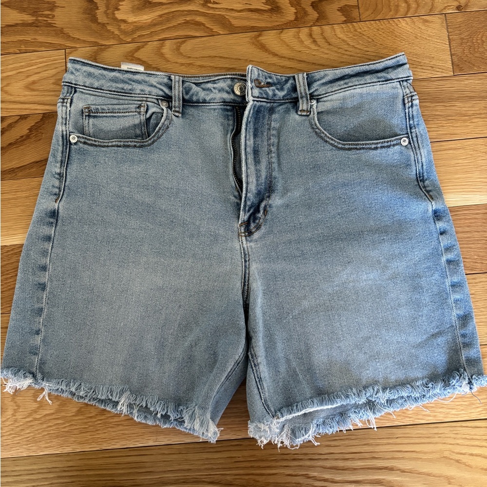 American Eagle Womens Jean Shorts Size 12 extra long  Mom Jean Medium Wash Denim